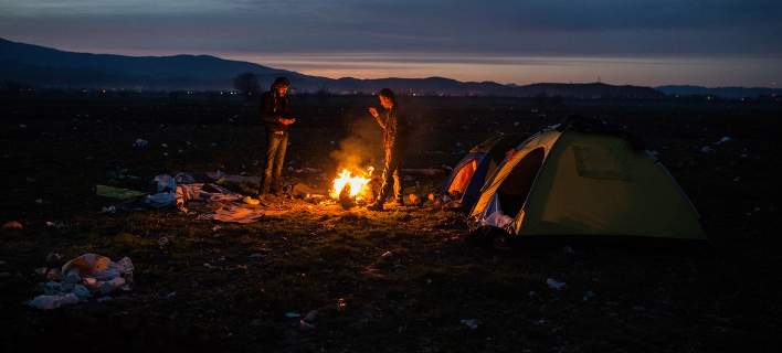 Ειδομένη: Πρόσφυγες διέρρηξαν το κοινοτικό κατάστημα -Εκαψαν πόρτες και καρέκλες για να ζεσταθούν